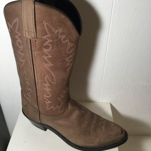 Ariat cowgirl boots size 8.5